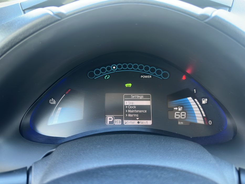 Продам Nissan Leaf SL 2013 (Максимальна комплектація) – 8 паличок, чесний пробіг, 110-120 км запас ходу!