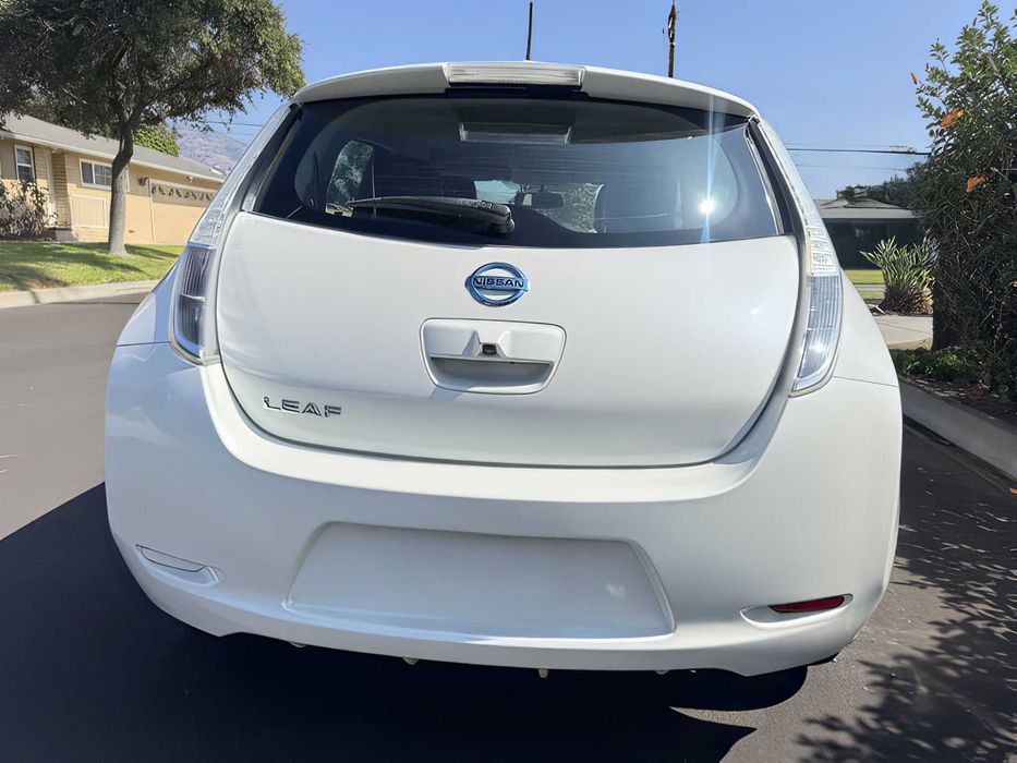 Nissan LEAF      2015