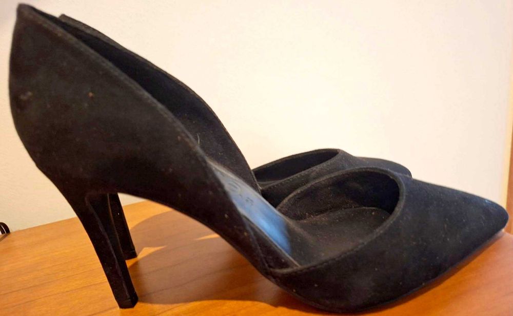 Sapatos de senhora, novos, camurça