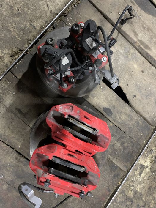 Tesla Model Y MY M3 Performance комплект супортов тормозных дисков суп