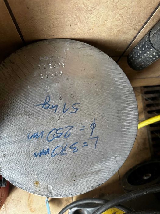 Wałek, pręt aluminiowy fi 250 mm  Pa 47