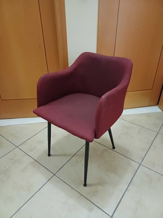 4 Living Room Chairs / Decorative Chairs