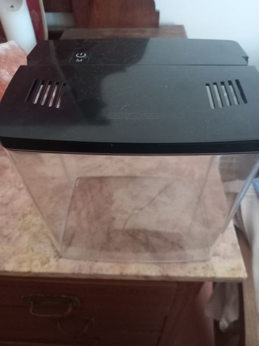 Aquario com tampa e 5 modos de luz