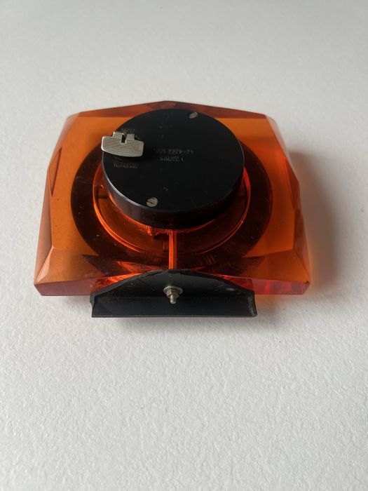 часы Молния оргстекло