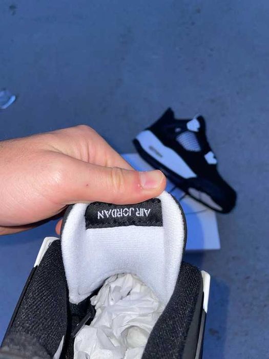 Jordan 4 Retro White Thunder R.40