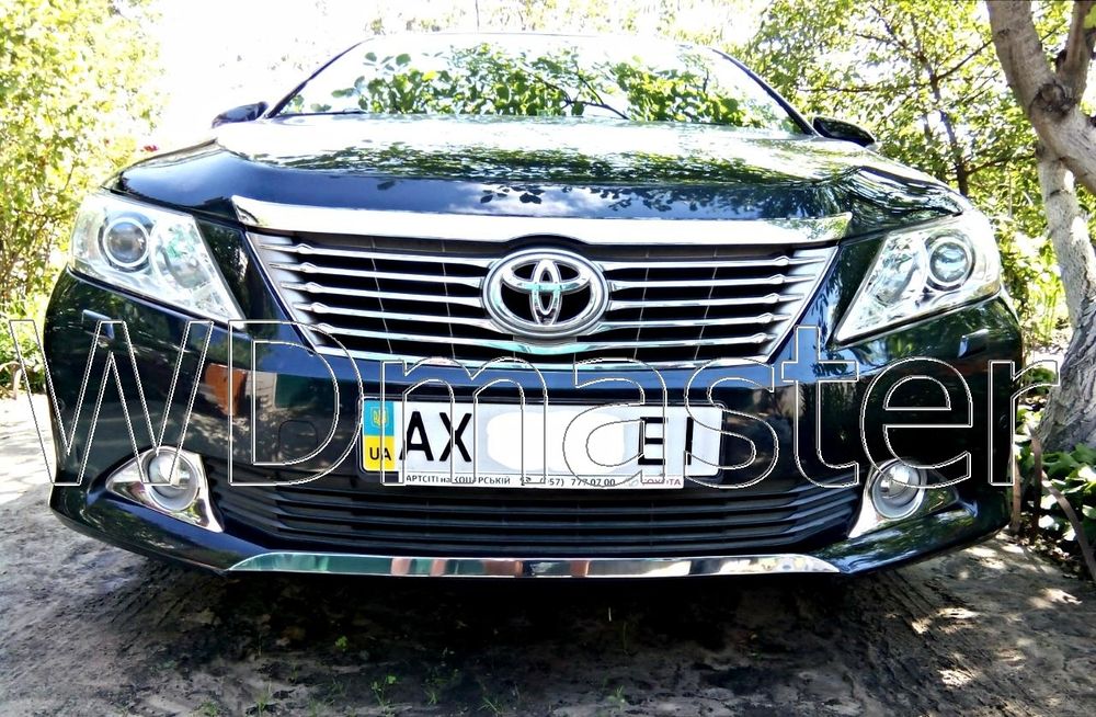 Накладка на передний бампер для Toyota Camry XV 50 (два варианта)