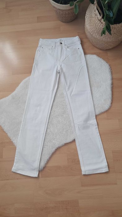 Białe spodnie jeans MANGO rozmiar XXS