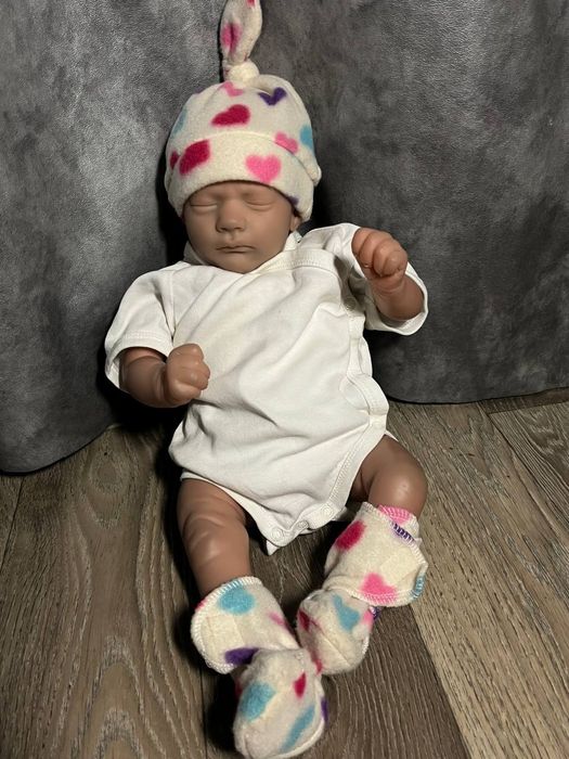 Ребрн , лялька пупс .