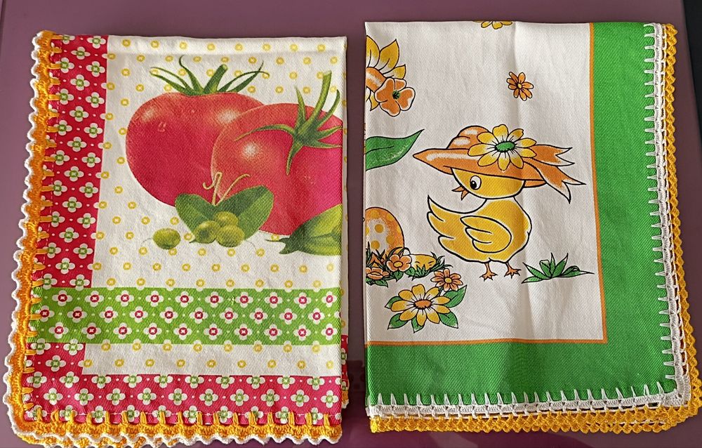 2 panos decorativos bordados a crochê