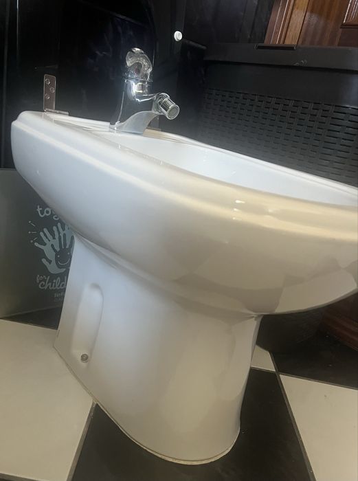 Bidé de marca indusa