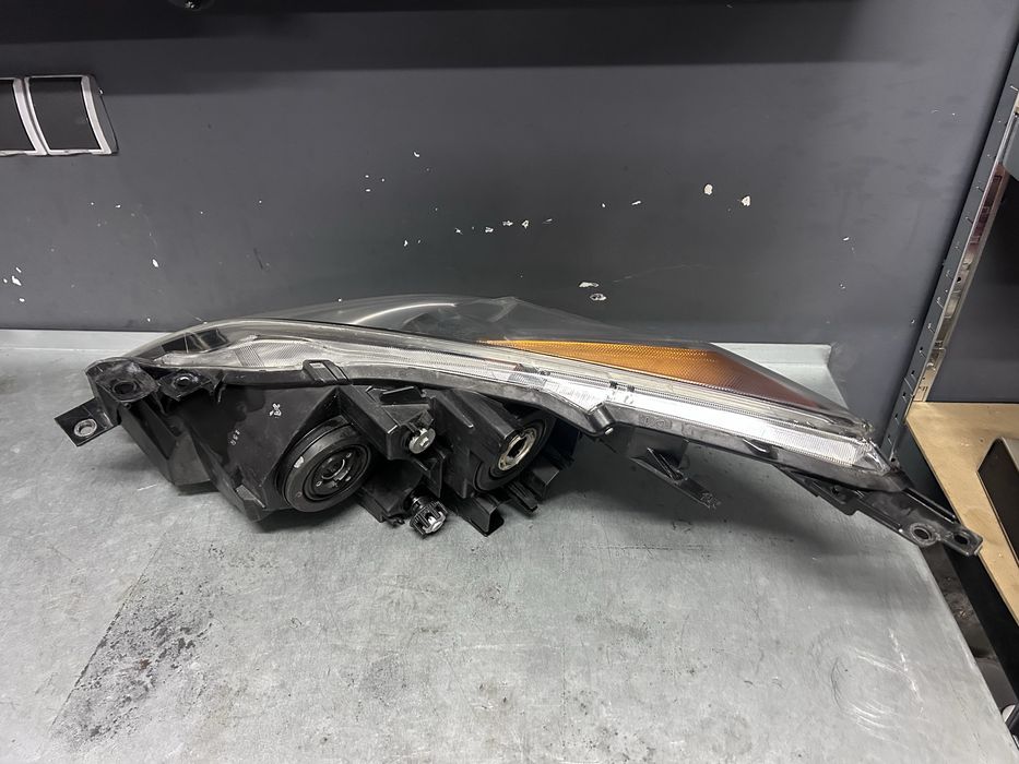 Lampa prawa przód Mazda 3 II 08-13 xenon Europa oryginał