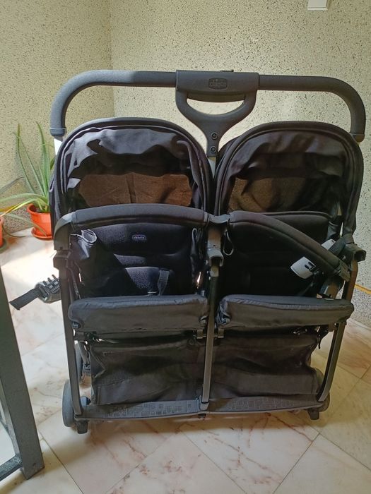 Carinho de bebê para gêmeos