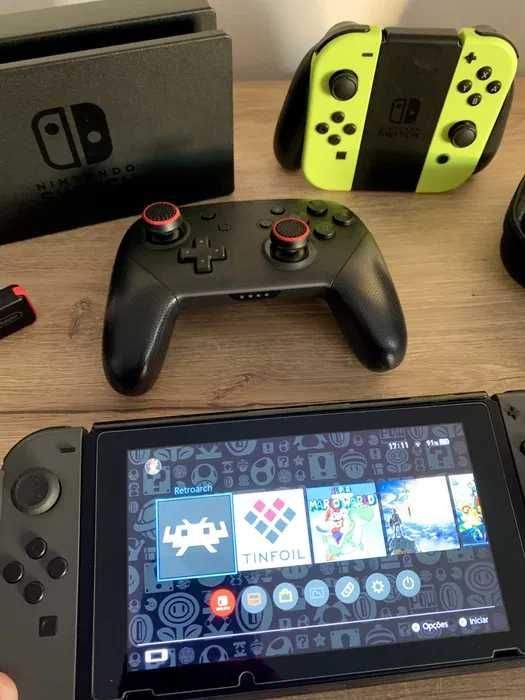 Nintendo Switch V1 Desbloqueada 64GB + 512GB e Acessórios