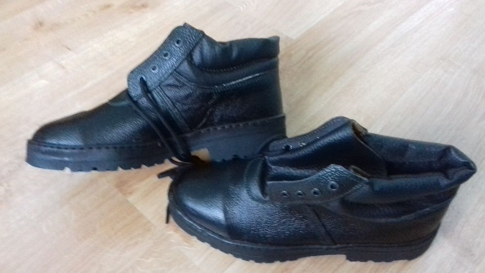 Buty robocze r. 42 **Nowe**