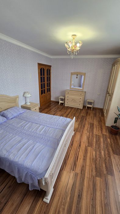 Продаж 3 кімнатна квартира  з ремонтом,  Центральний район, сертифікат