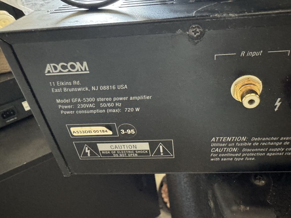 Продам свой  звуковой комплект Акустика Yamaha S12e/Усилитель Adcom GFA-5300/Микшер Phonic
