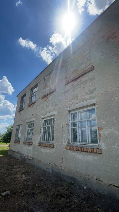 Продаж ділянки з приміщеннями