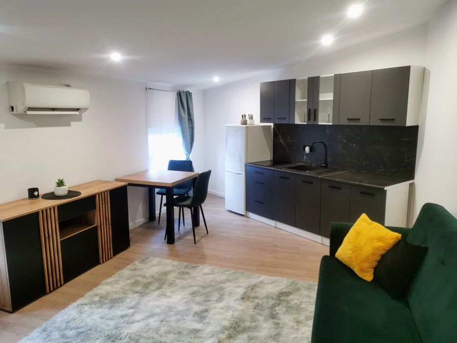 Prywatna kawalerka z klimatyzacją, wejście od ogrodu, centrum miasta