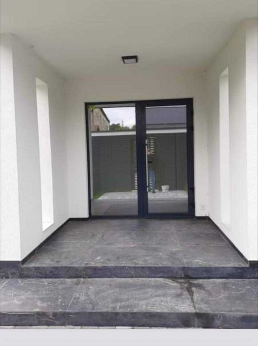 Продаж будинку, Брюховичі