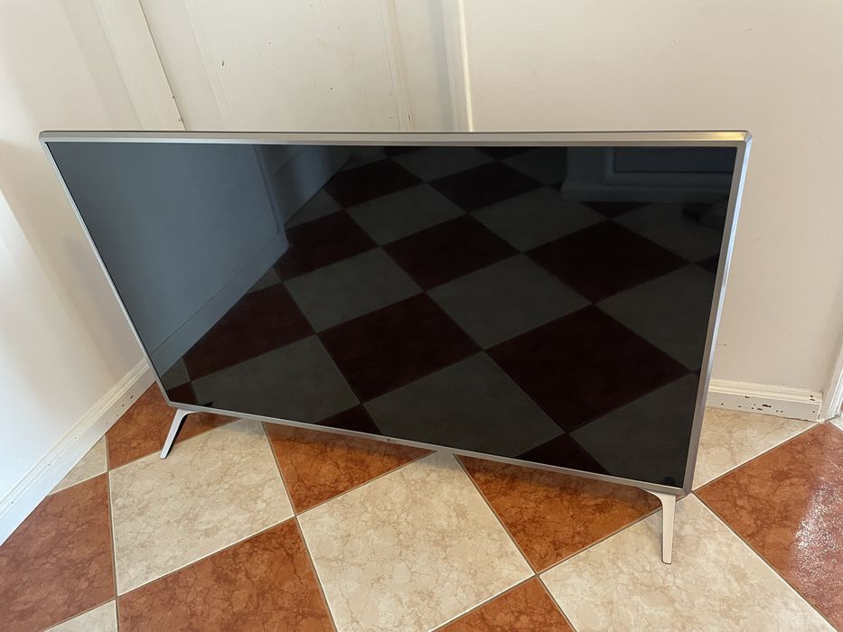 TV LG 50” 4K para peças
