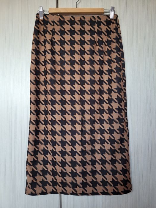 Spodniczka za kolano