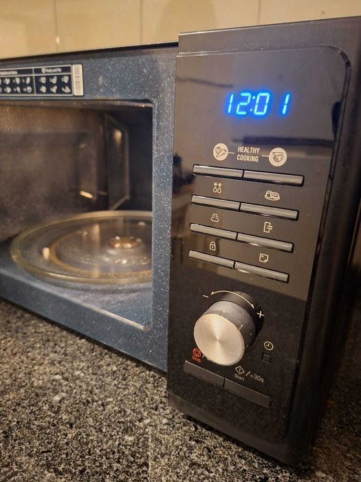 Microondas SAMSUNG MG2AF301TCK (23 L - Com Grill - Preto)