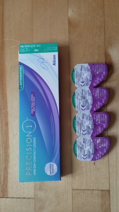Soczewki jednodniowe Precision1 -2,5 cyl -0,75 180°