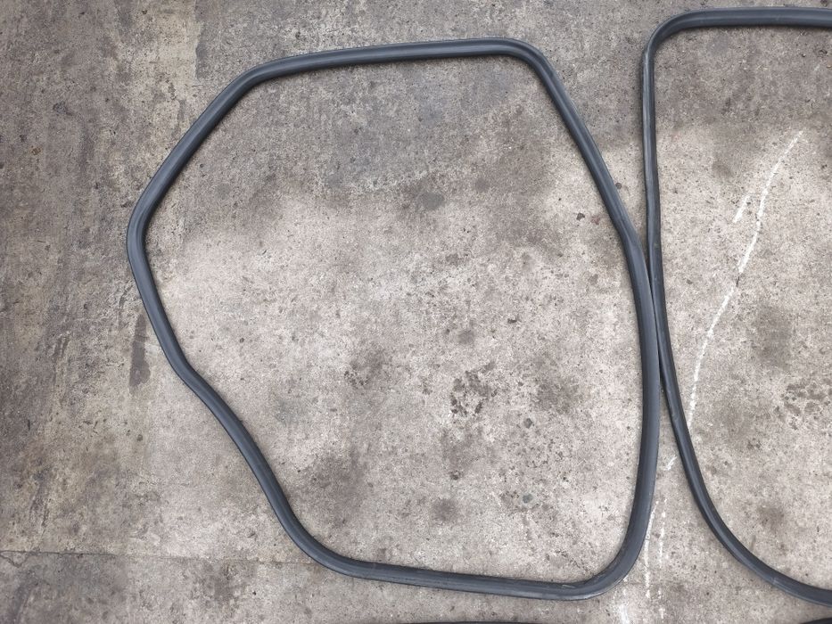 Продам уплотнители дверей на audi a4 b5