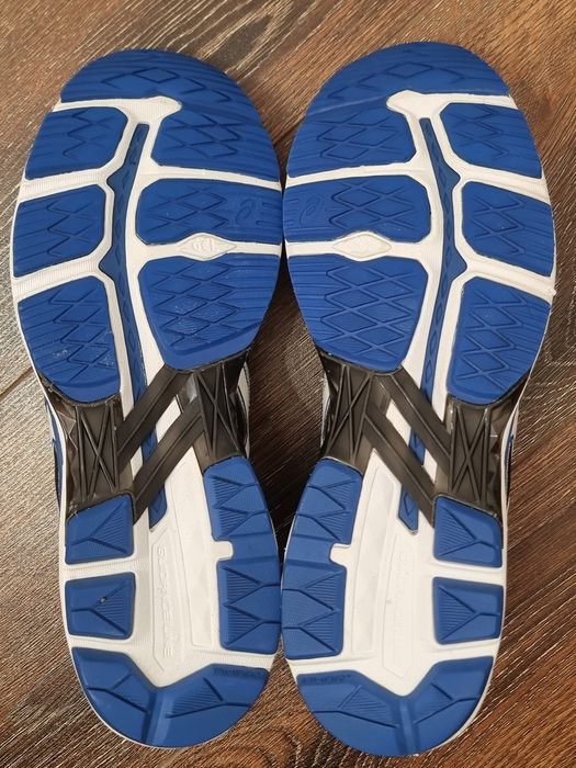 Оригінал 100% чоловічі кросівки asics gt 2000 euro 44.5