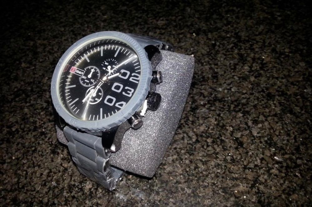 Relógio NOVO, em Caixa, Moderno, Elegante e Barato