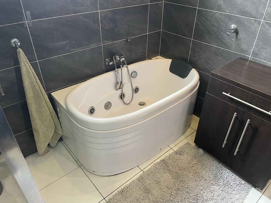 Wanna z hydromasażem 140 / 80 obudowa  100% sprawna