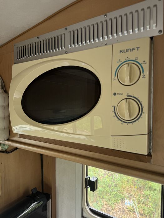 Autocaravana de 2006 com 6 lugares