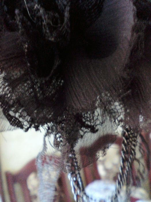 *Broszka, czarna róża