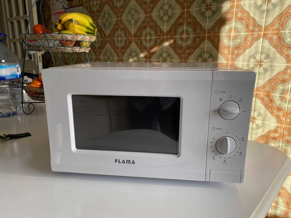 Micro-ondas FLAMA 1817FL 20L / 700W – Como novo