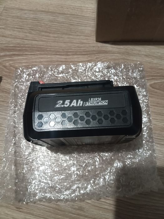 літій-іонний акумулятор Black+Decker LBXR36 2.5Ah.