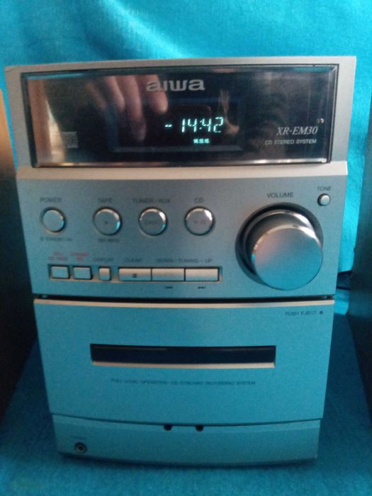 музыкальный центр Aiwa с родными колонками CD в подарок (хорошее состояние)