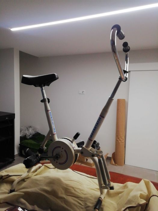 Bicicleta de ginástica marca Esmaltina