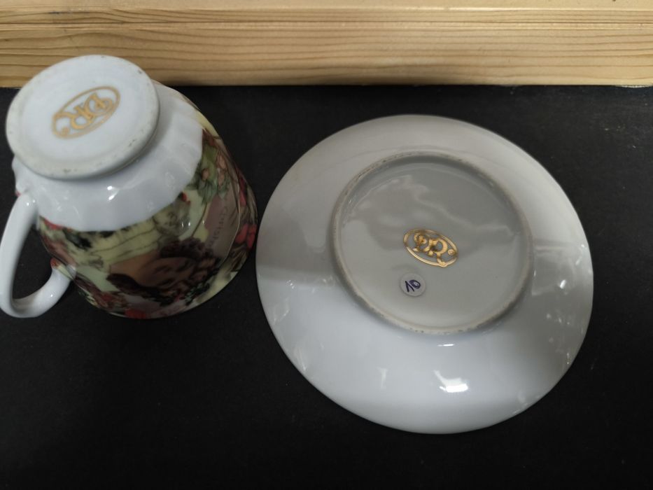 Chávena de chá em porcelana com motivos natalícios
Conjunto de chávena