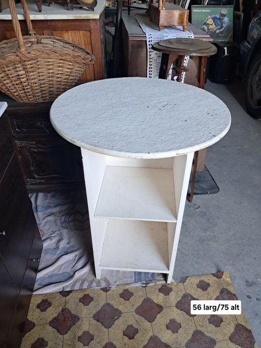 Mesa camilha com prateleiras