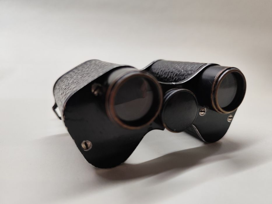 Binóculos muito antigos marca Russell London