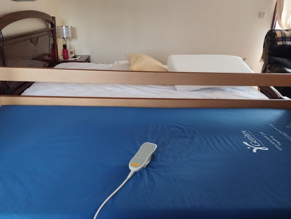 Cama articulada praticamente nova