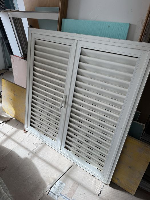 Janela com Portada 120x120