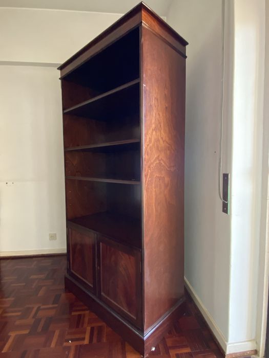 Estante para sala ou escritorio em excelente estado - como novo