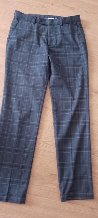 Męskie eleganckie spodnie rozmiar M firmy Reserved
