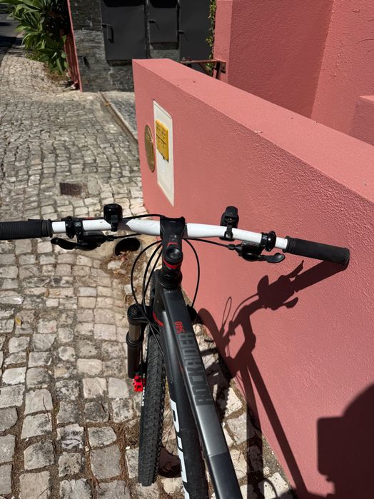 B’Twin Rockrider 540 XL – Suspensão Suntour, Travões de Disco Hidráulicos – Excelente Estado