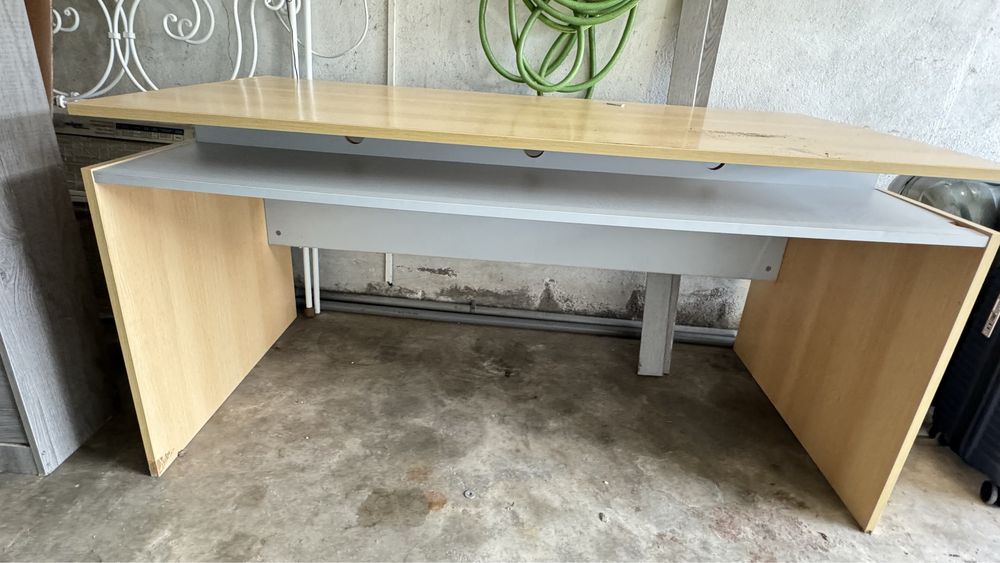 Secretaria de madeira beige