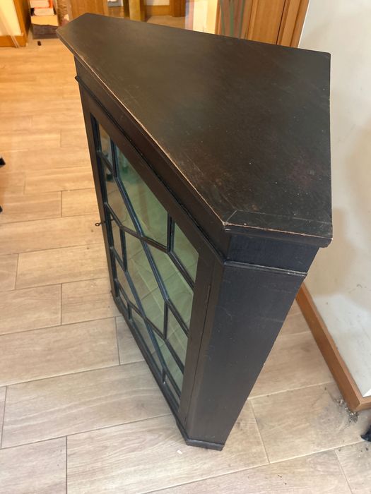 Armário em madeira de canto