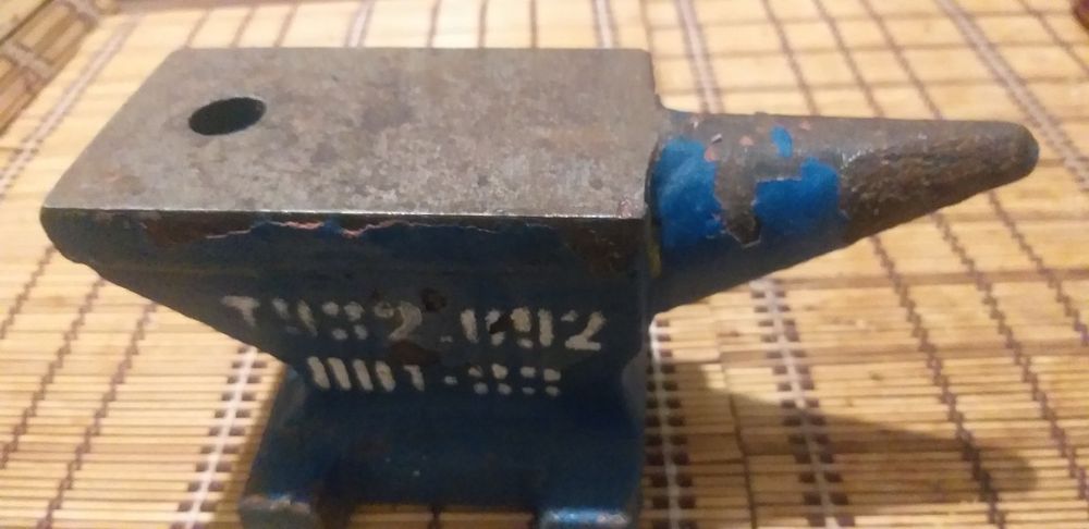 Наковальня производства  80х годов в отличном    состоянии