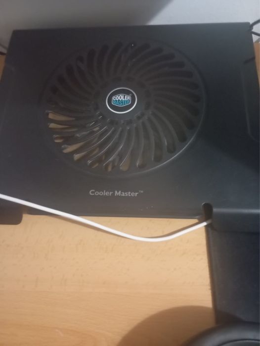 Portátil Gaming + Monitor 144Hz + Base refrigeradora da Cooler Master