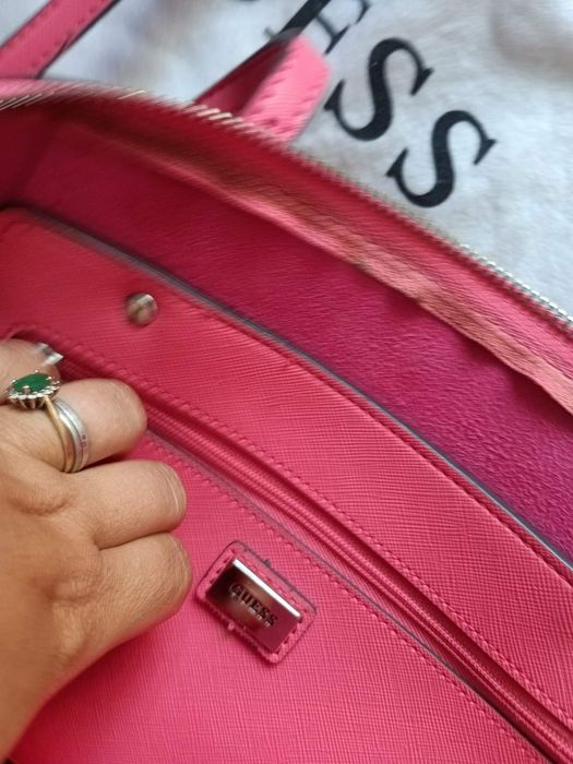 Mala rosa  a tiracolo Guess